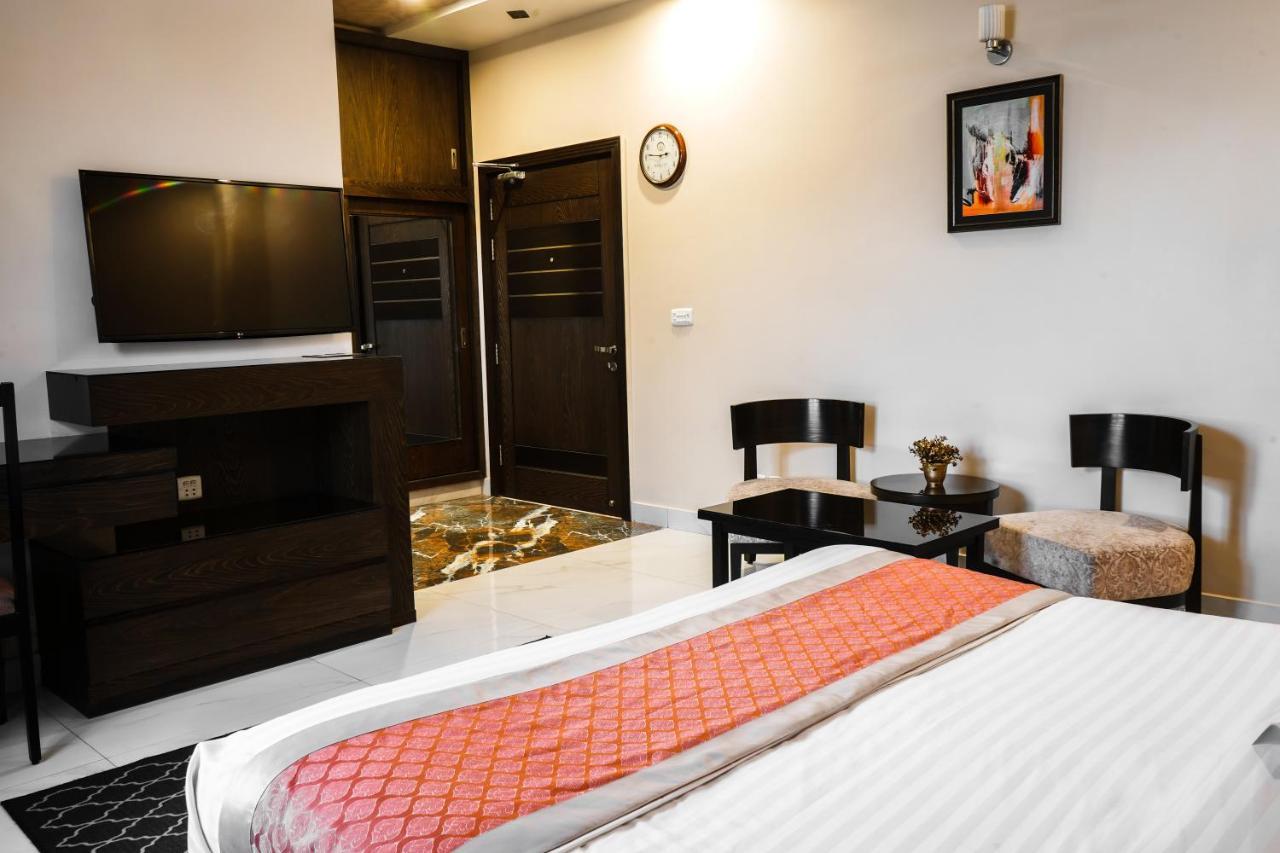 Oxygym Club Hotel & Suites Faisalabad Ngoại thất bức ảnh