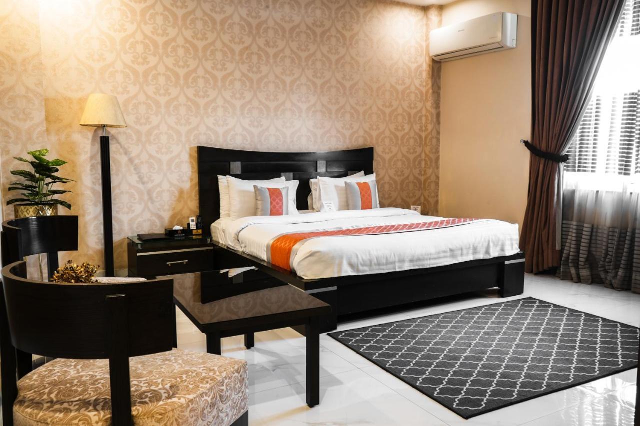 Oxygym Club Hotel & Suites Faisalabad Ngoại thất bức ảnh