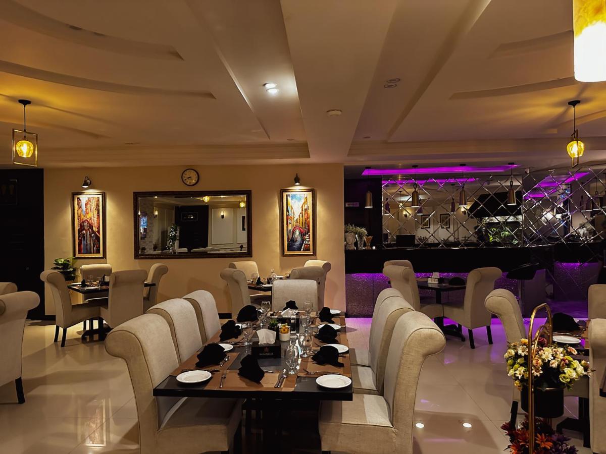 Oxygym Club Hotel & Suites Faisalabad Ngoại thất bức ảnh