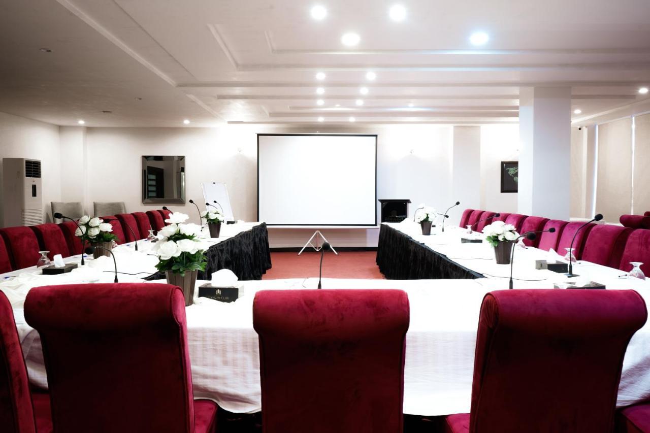 Oxygym Club Hotel & Suites Faisalabad Ngoại thất bức ảnh